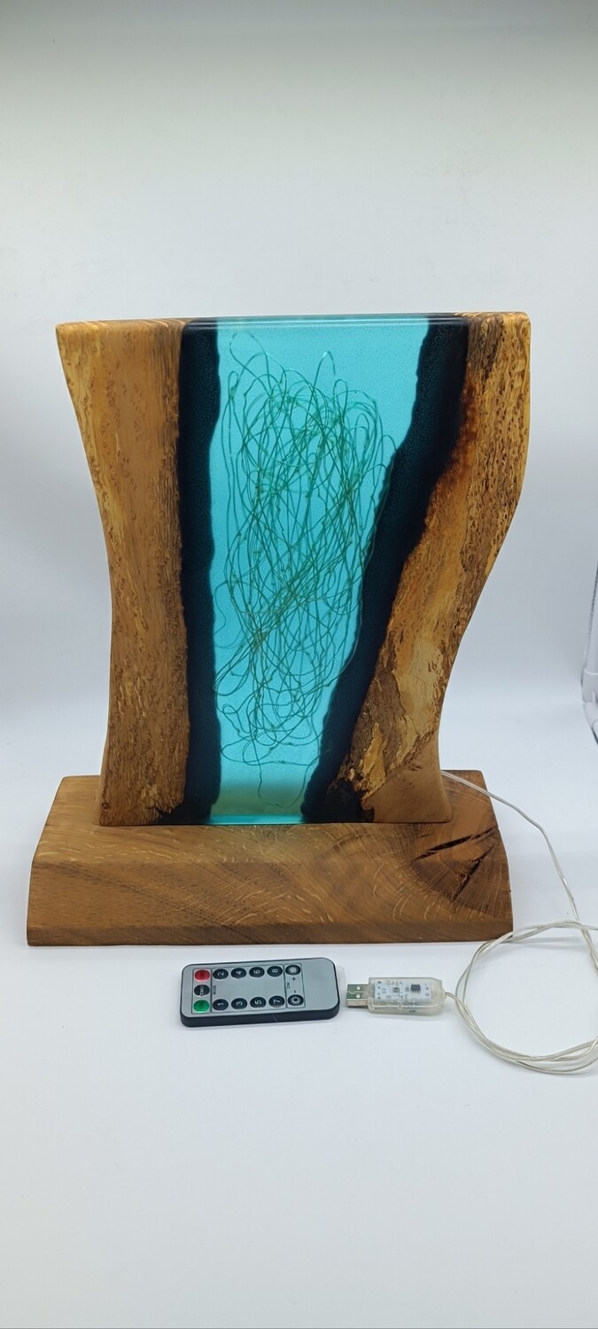 lampe en bois et résine époxy