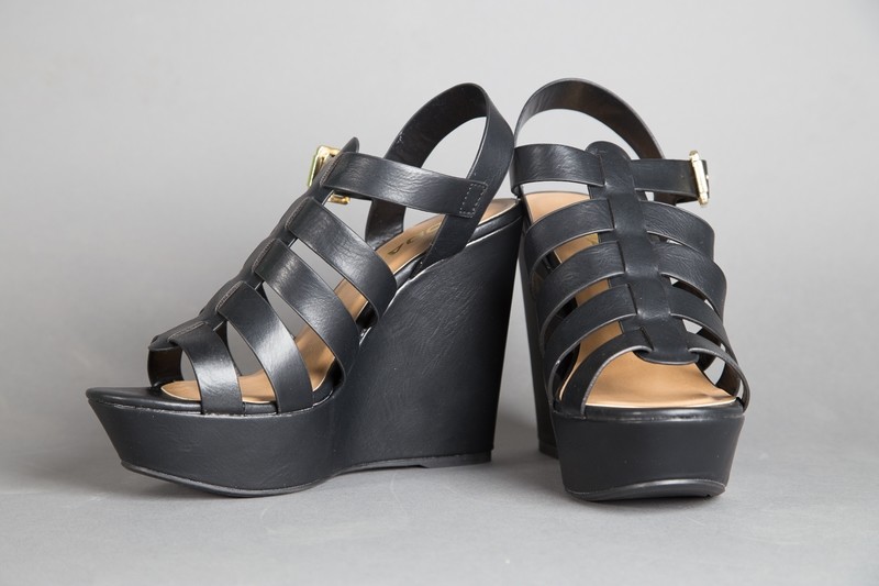 Soda &quot;Ansa&quot; Open Toed Wedge Sandals