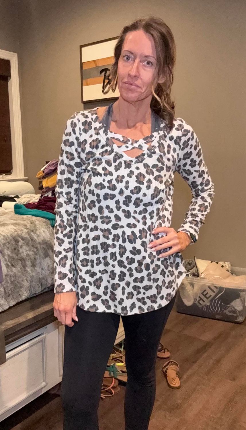 long sleeve casual leopard top--size med