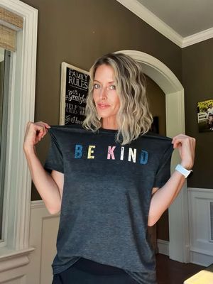 BE KIND Crew Neck T-shirt---brand new from boutique