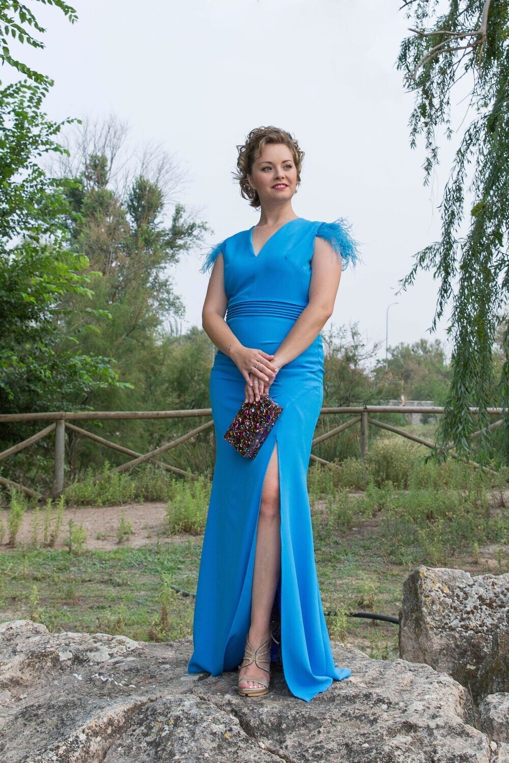 Vestido Largo Plumas Frozen