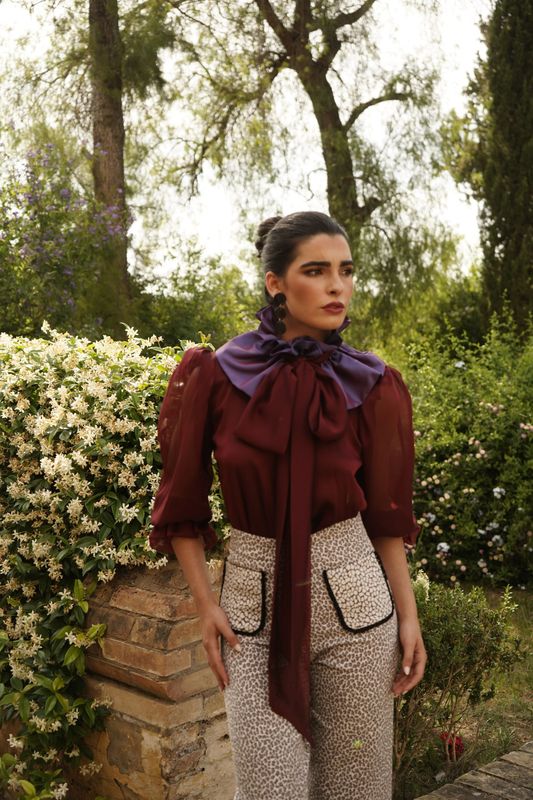 Blusa Clavel Burdeos  - MAGNOLIA KOBUS