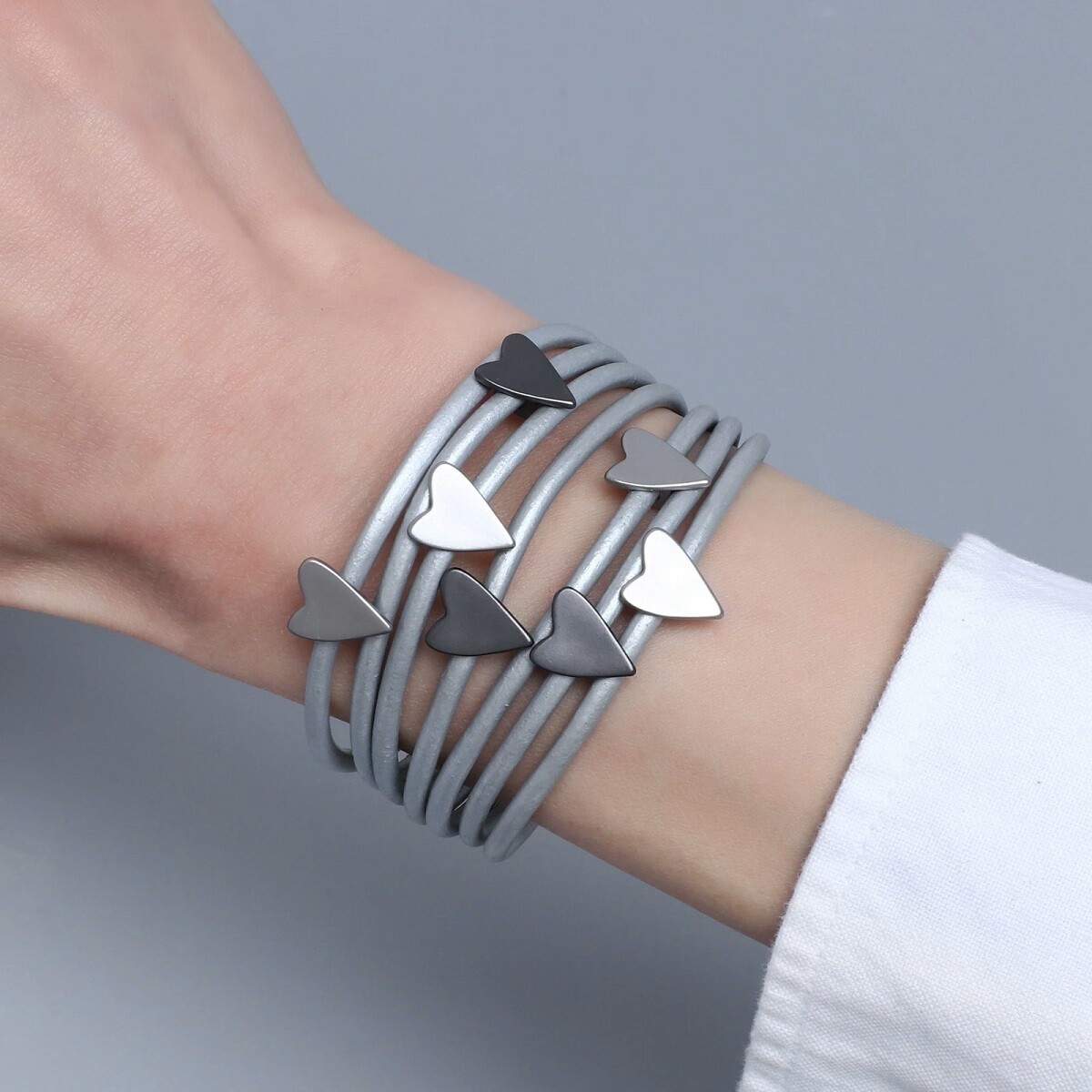 GREY LEATHER HEART BRACELET