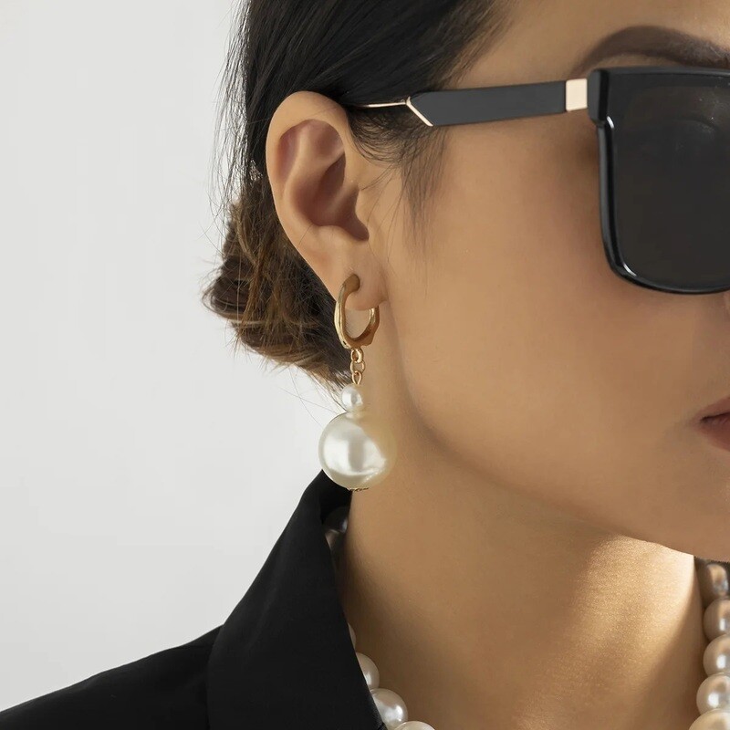 BIG PEARL EARRINGS