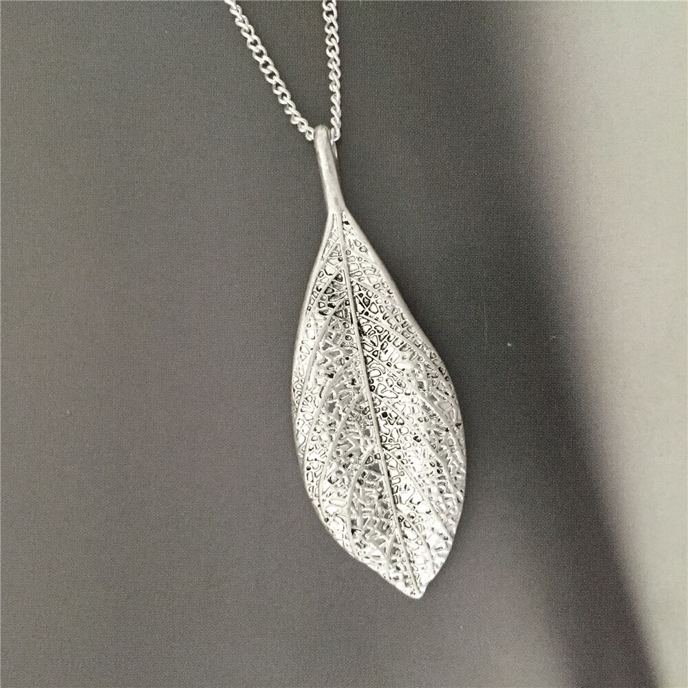 SILVER LEAF NECKLACE