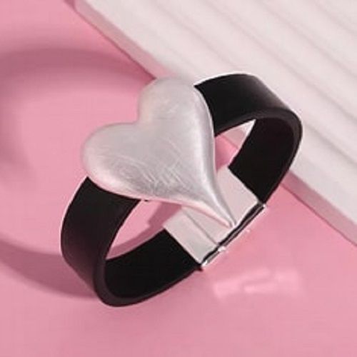 SILVER HEART BRACELET