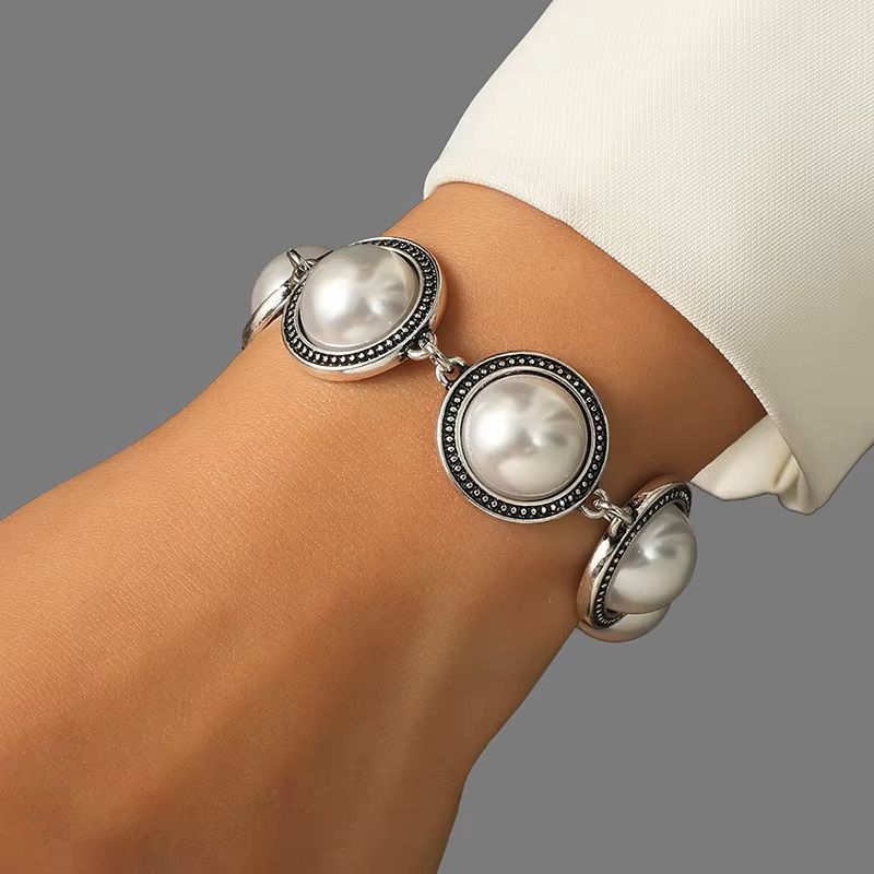 PEARL DISC BRACELET