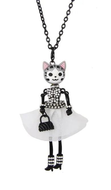 WHITE CAT DOLL NECKLACE