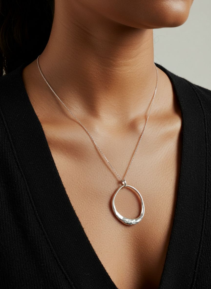 OVAL SILVER PENDANT