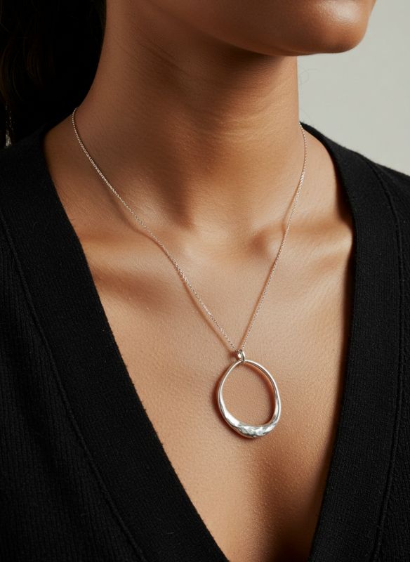 OVAL SILVER PENDANT