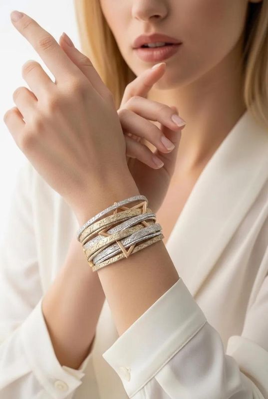 STAR MULTI STRAND LEATHER BRACELET WITH MAGNETIC CATCH