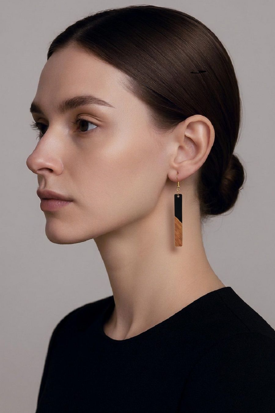 WOOD AND RESIN EARRINGS BLACK