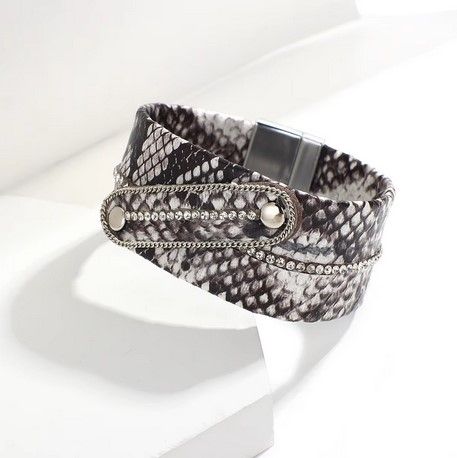 BLACK &amp; WHITE LEATHER BRACELET