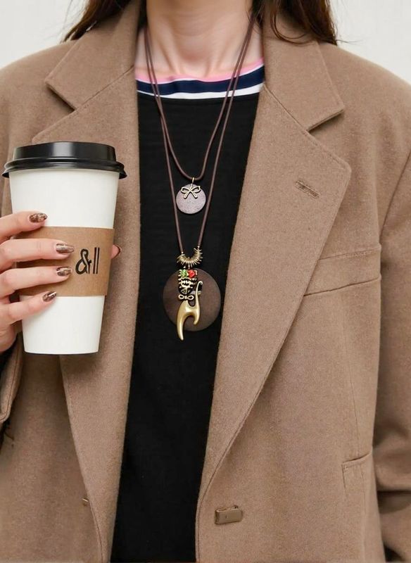 BROWN WOODEN CAT NECKLACE