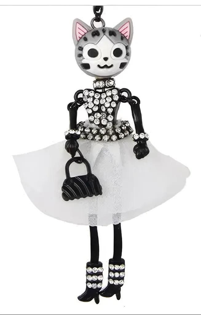 WHITE CAT DOLL NECKLACE