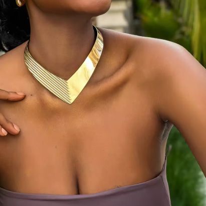 GOLD CHOKER NECKLACE