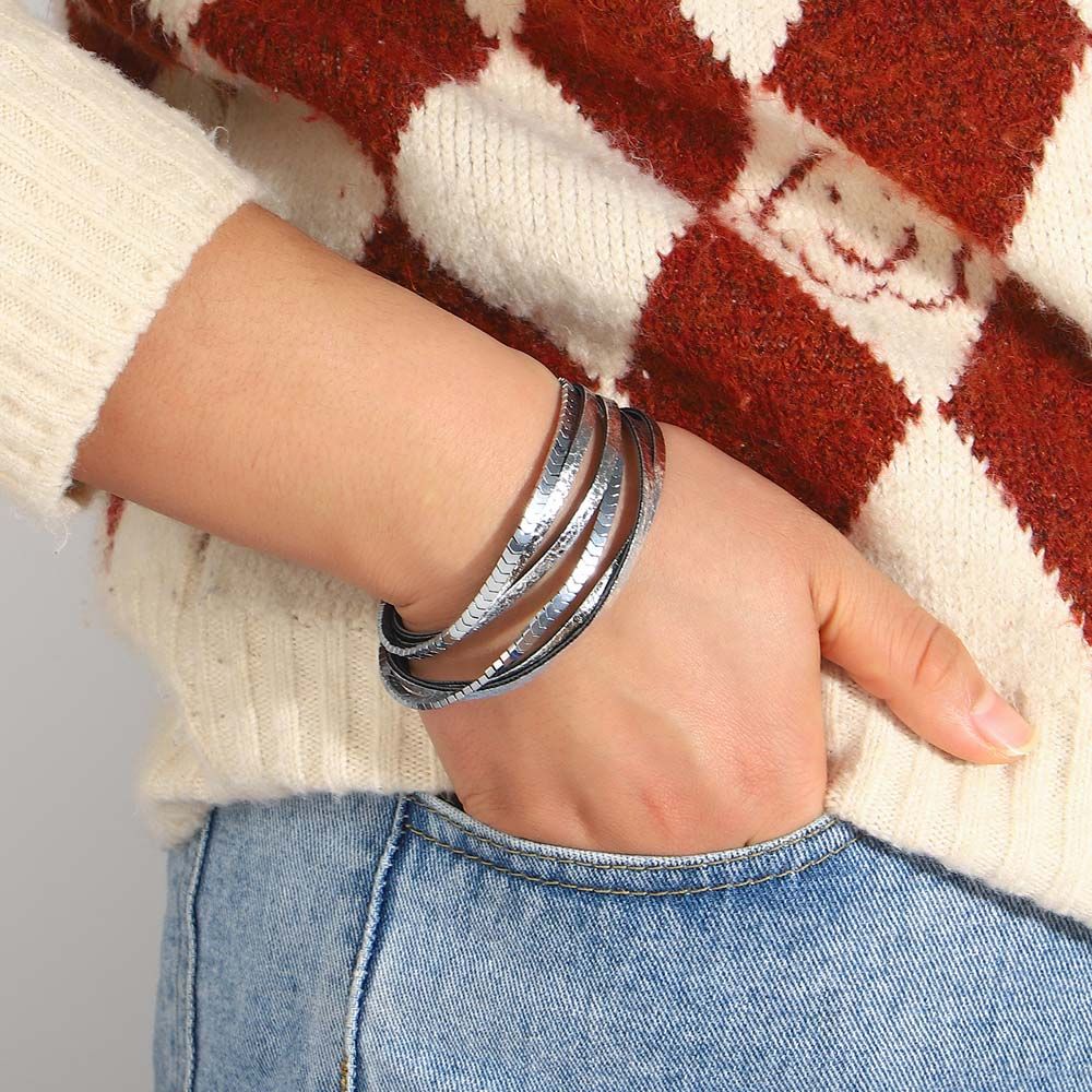 HAEMATITE AND SILVER STRAND BRACELET