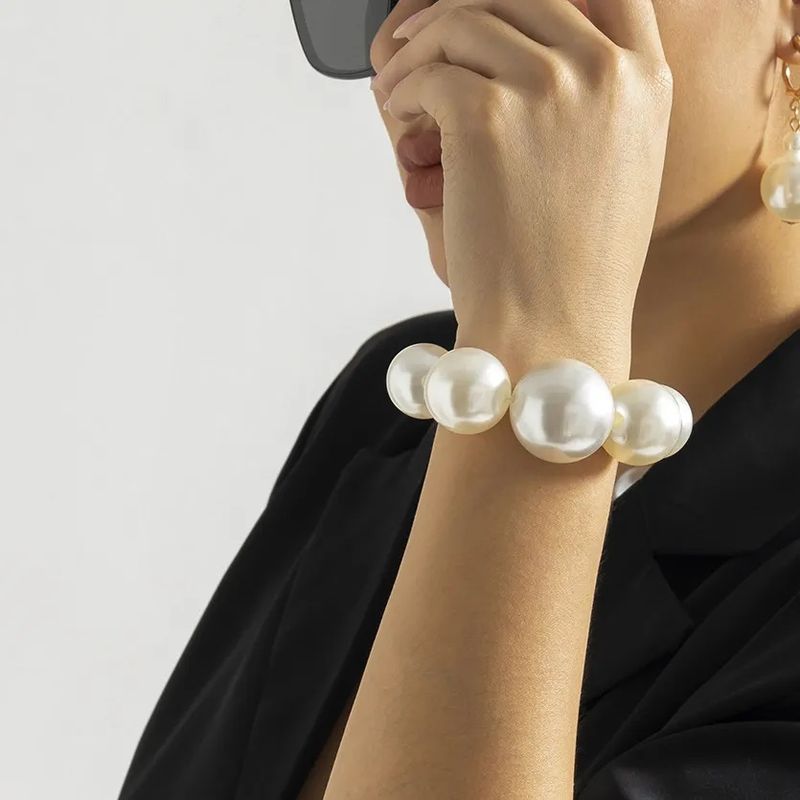 LARGE PEARL BRACELET