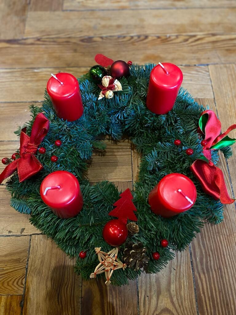 Adventskranz Typ I: Klassisch Rot mit Schleifen