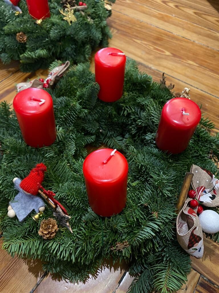 Adventskranz Typ II: Rot Rustikal Adventskranz Typ II: Rot Rustikal