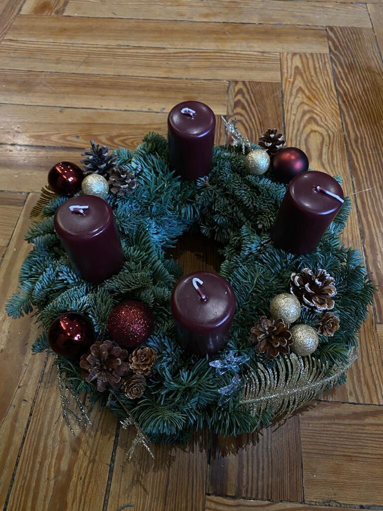 Adventskranz Typ IV: Bordeauxroter Festglanz