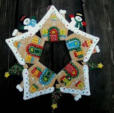 RARE 2015 HANDMADE FINISHED Bucilla Gingerbread House Wreath Christmas 86677 Wall Hanging Poinsettia Applique Sequins Beads