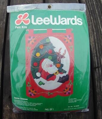 VINTAGE 1978 LEEWARDS Santa Snooze Jeweled Christmas Panel / Wall Hanging Sequins Beads Retro Craft Kit Vintage Holidays