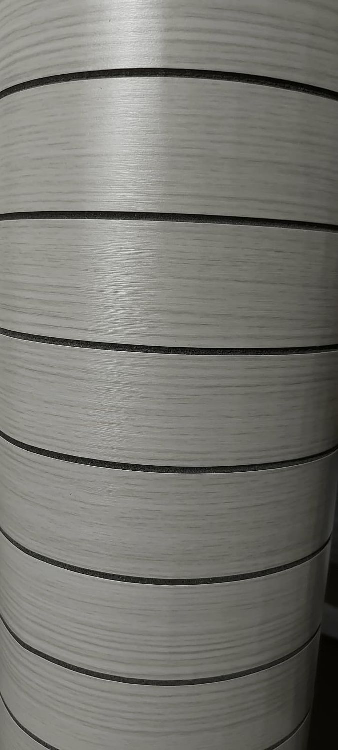REVESTIMIENTO ADHESIVO EN ROLLO 120 X 3 METROS SIMIL RIPADO WPC