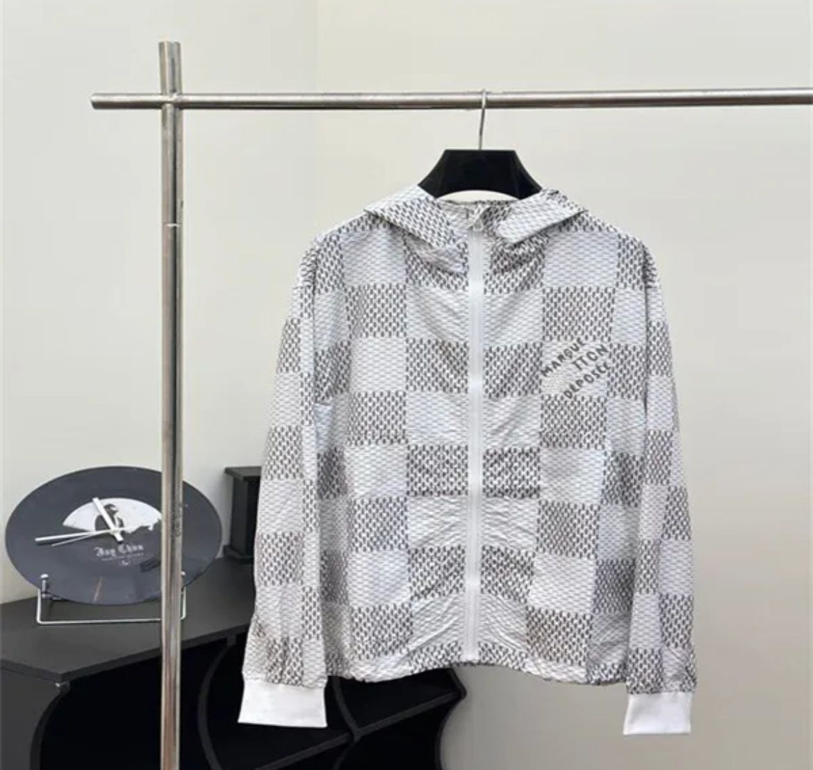 Lv demosee windbreaker