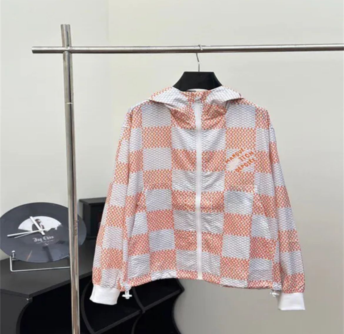 Lv Demosee windbreaker