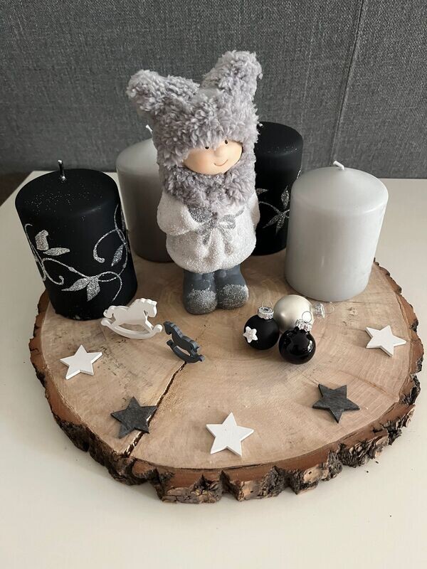 Adventskranz mit Winterkind