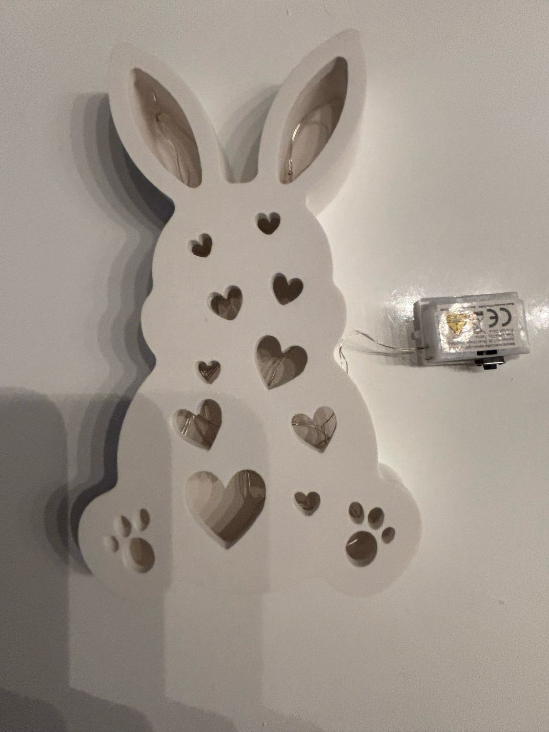 Hasenfigur mit kleiner Lichterkette