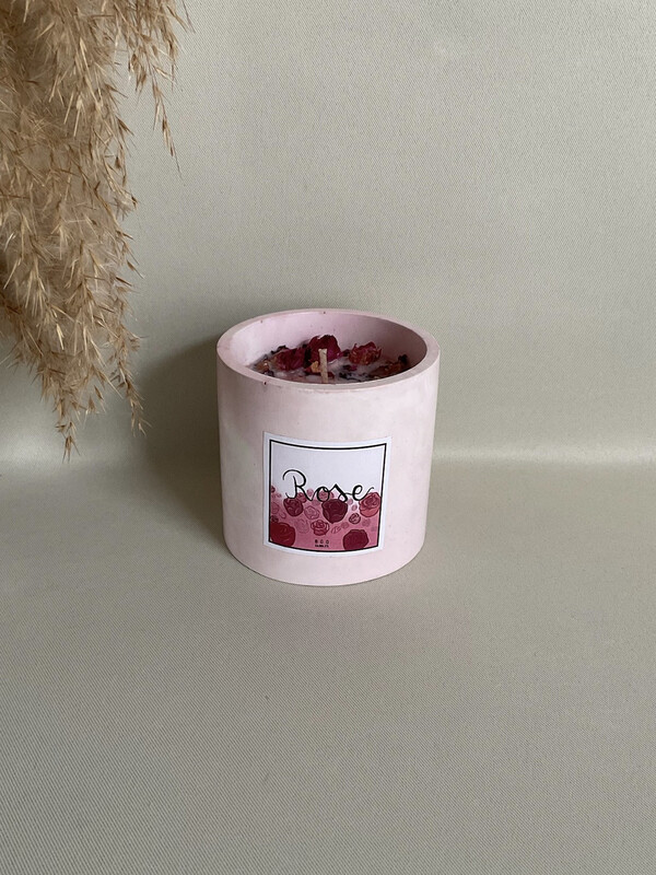 Duftkerze „Rose“ mit getrockneten Blüten