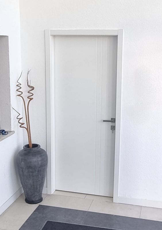 Porta Interior em WPC com Riscas 2000x700x45mm branco lacado