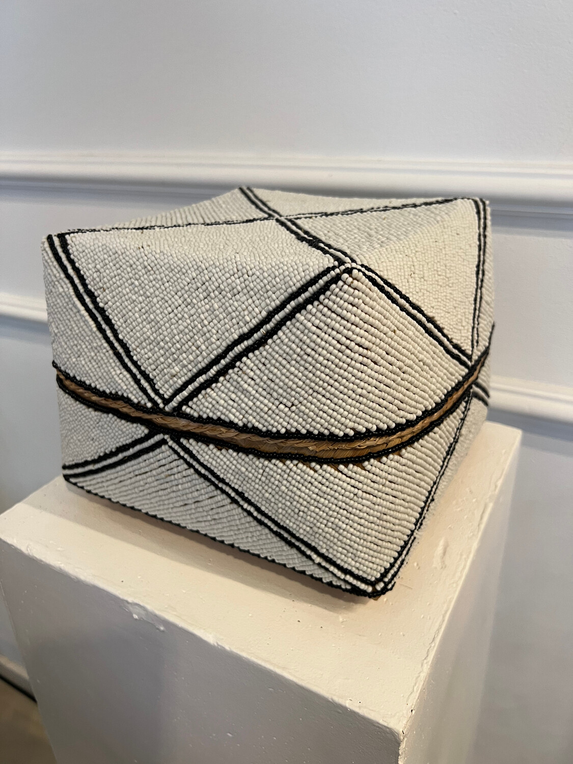 Perlenbox weiss - schwarz L