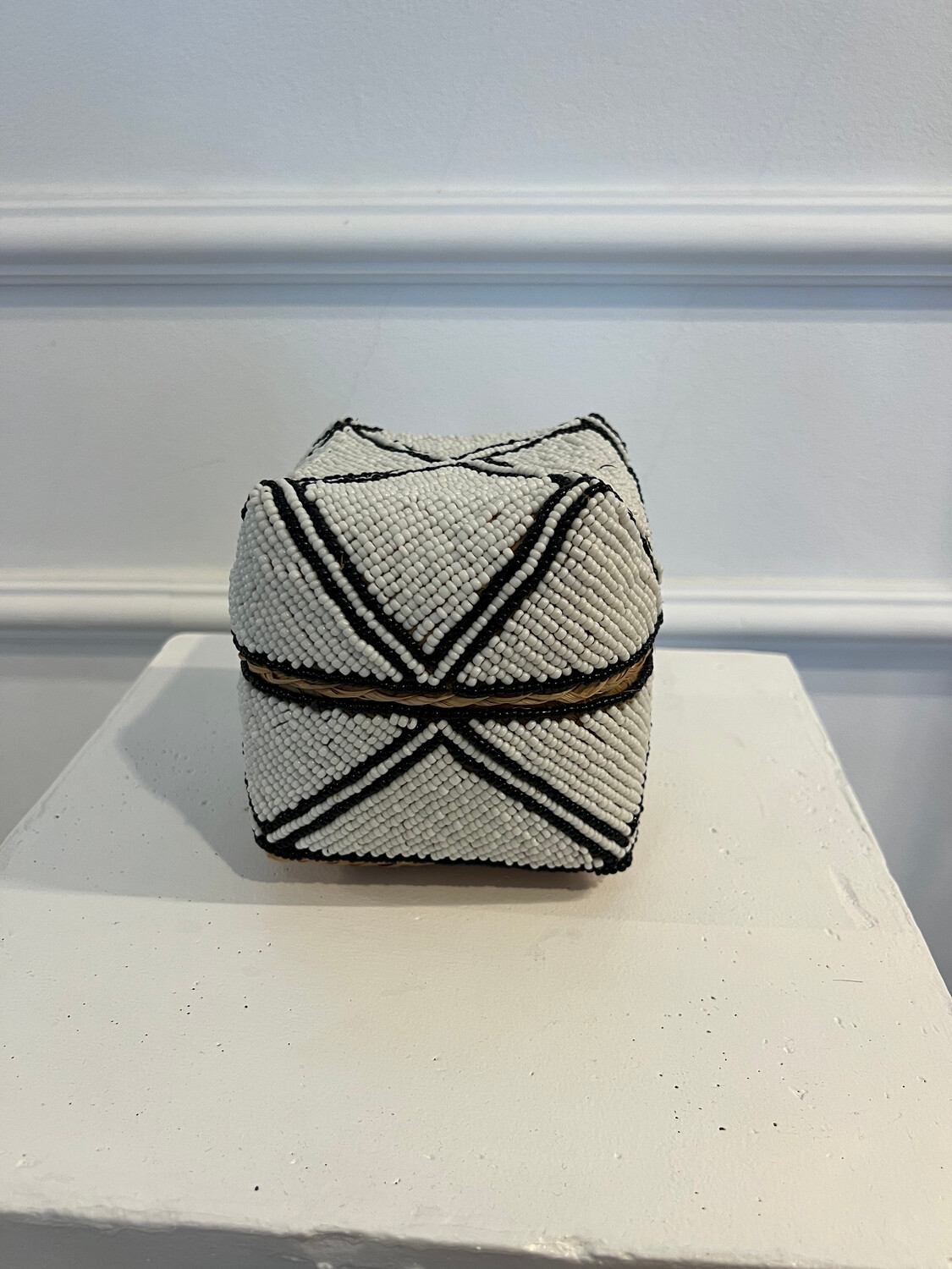 Perlenbox weiss- schwarz  S