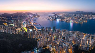 Hong Kong Travel Guide Must-Visit Attractions, Food, Souvenirs, and a 4-Day Itinerary