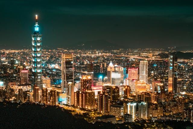 Taipei ⭤ Taichung ⭤ Kaohsiung / Tainan