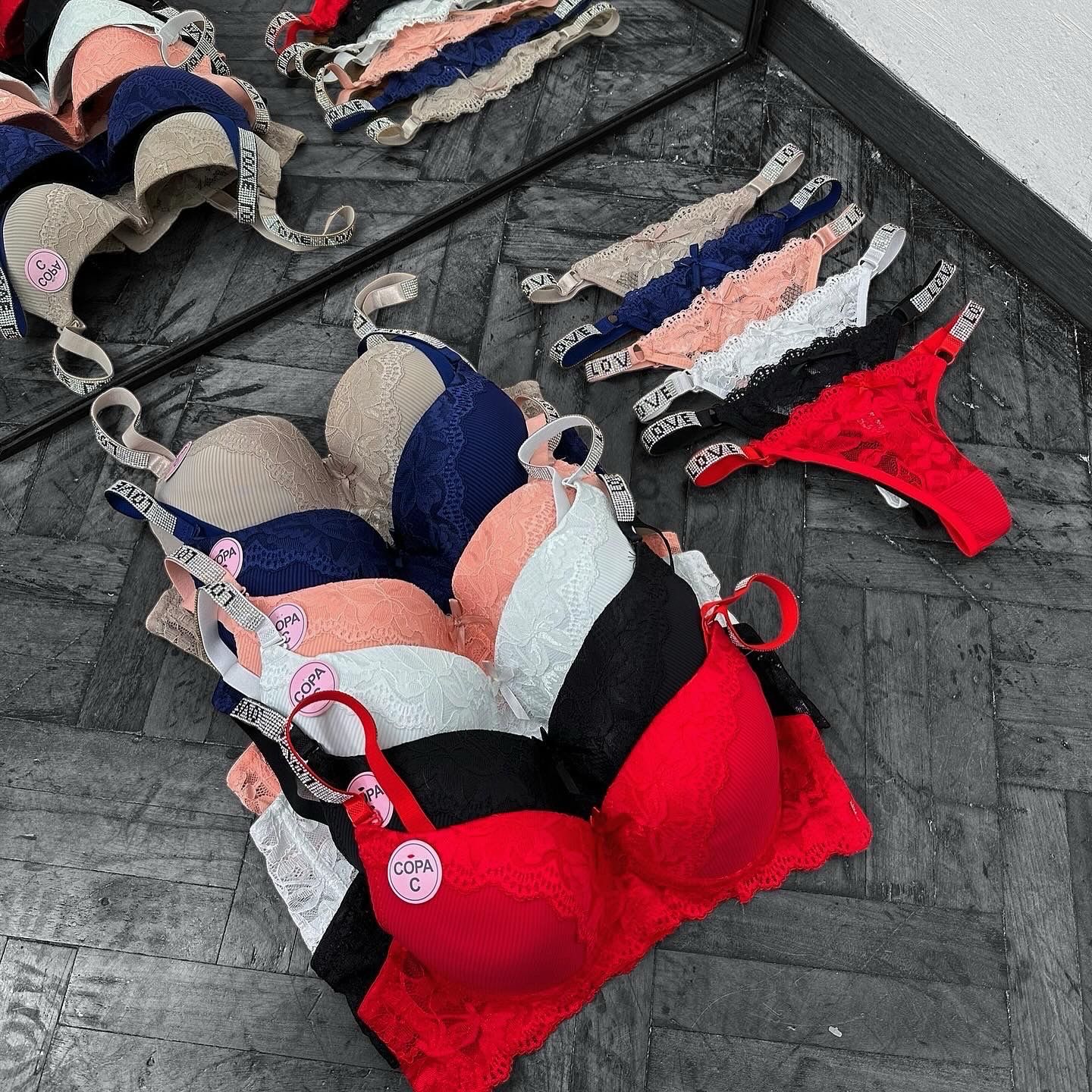 Conjunto de ropa Interior Lurex LOVE. Copa C VENTA X MAYOR (12 unidades a 215 c/u)INC: 1BEIGE 38/85, 1ROSA 38/85, 2BLANCO 40/90, 2NEGRO 40/90, 1AZUL 42/95, 2BEIGE 42/95, 2BLANCO 44/100, 1ROJO 44/100