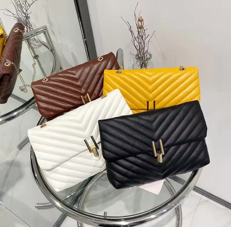 Bolso Cartera Con Cadenas