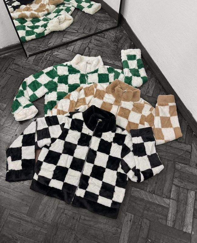 Campera peludita diseño cuadrille