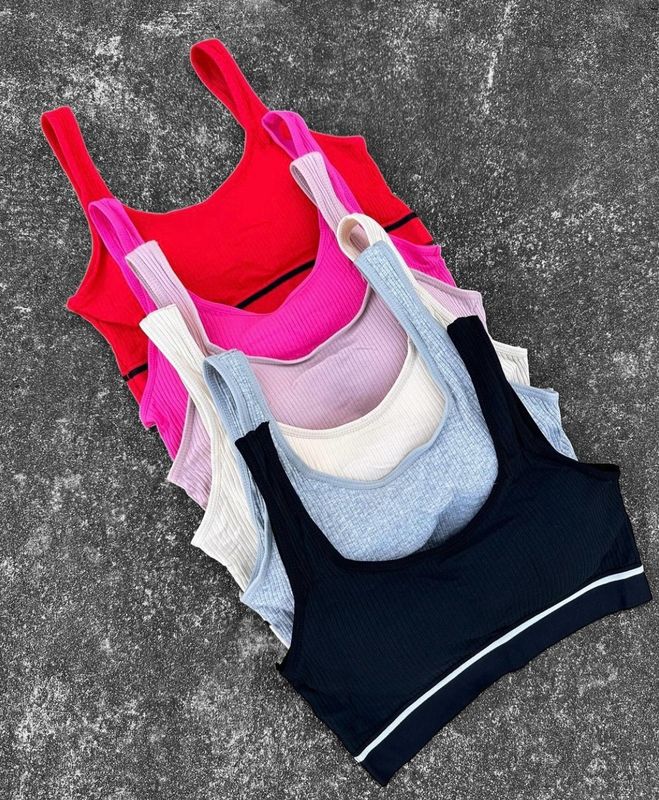 Top deportivo con push up