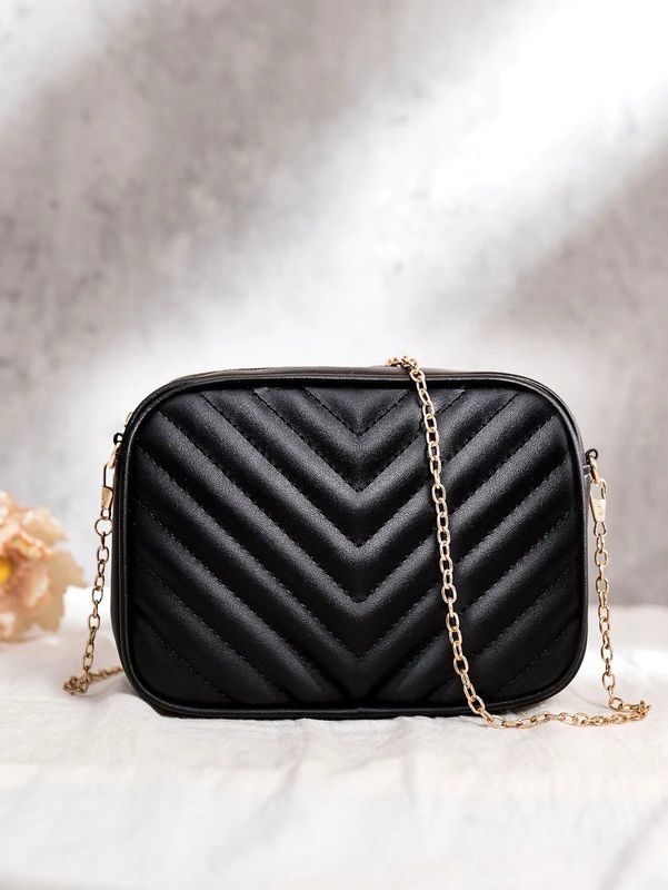 Cartera con cadenas