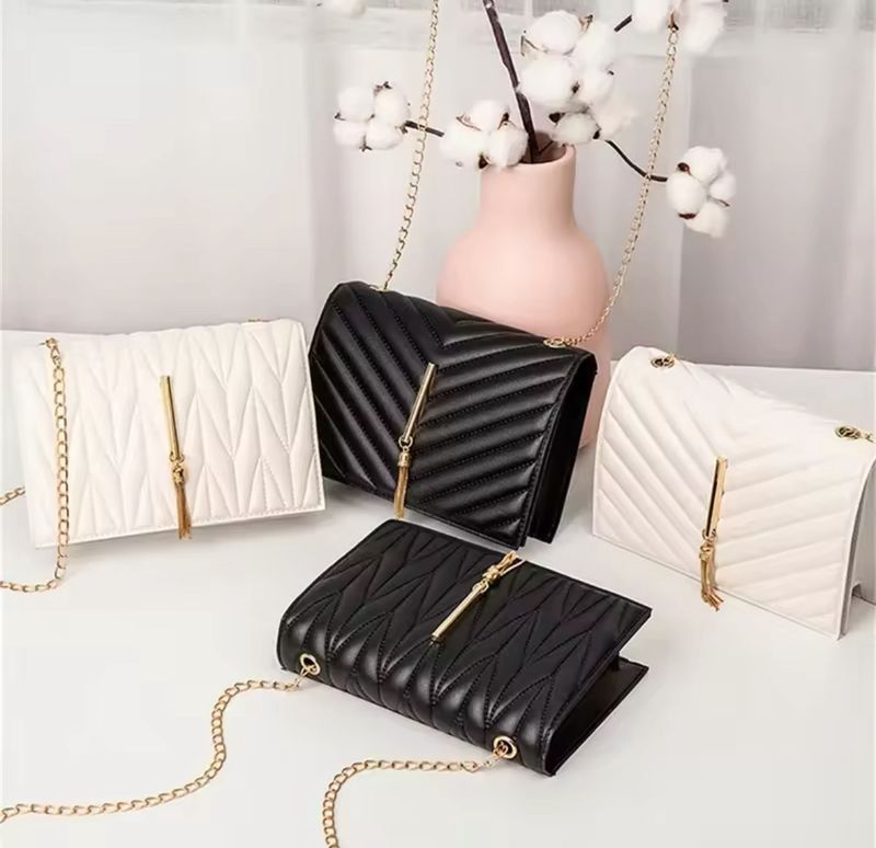 Carteras con cadenas elegante X MAYOR ($250 c/u paquete minimo de 6 unidades)