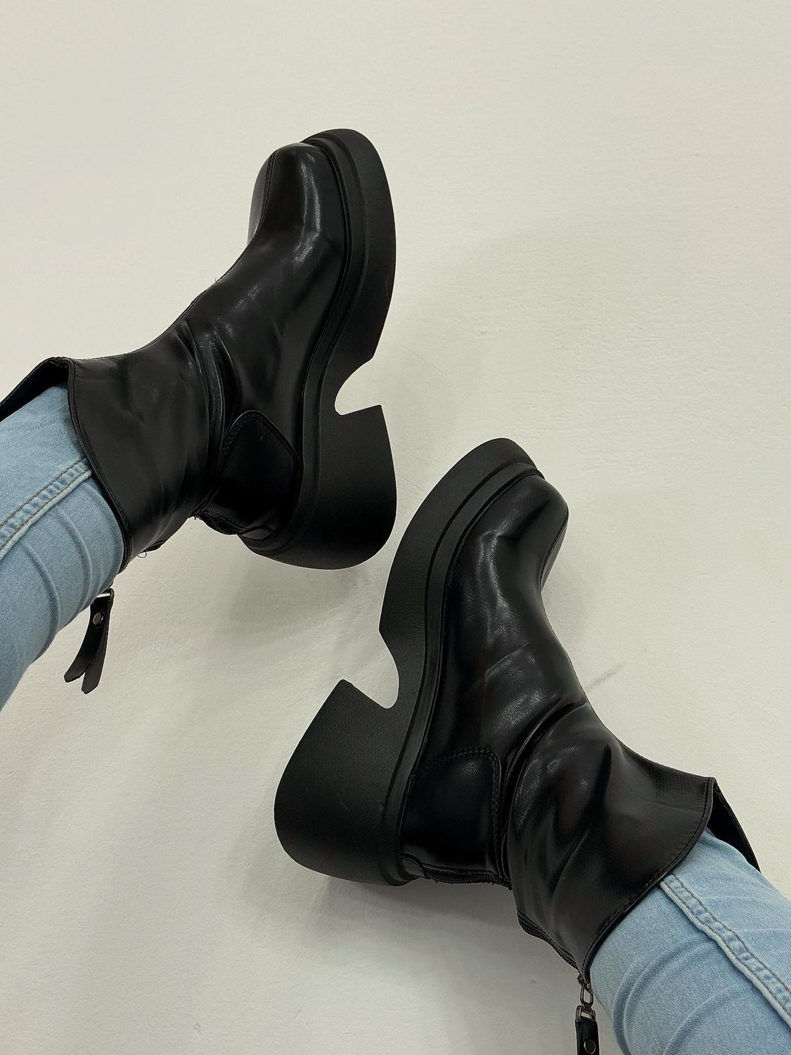Botas de ecocuero con tcon y cierre