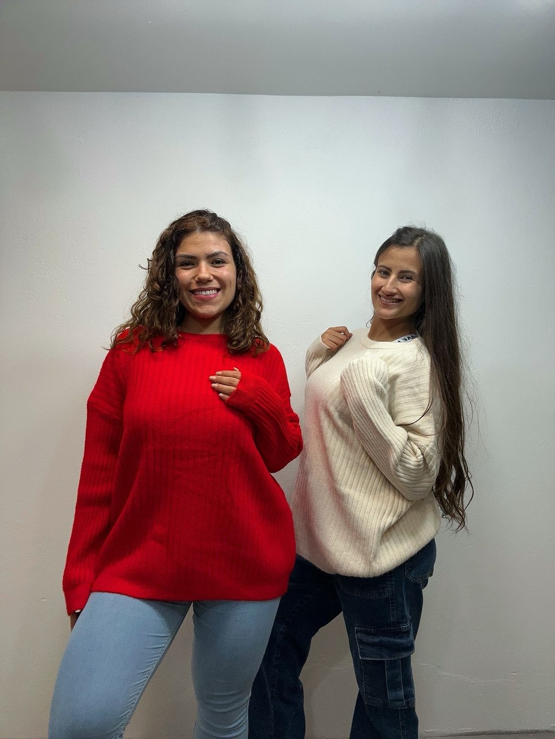 Buzo de hilo oversize X MAYOR ($590c/u paquete minimo de 6 unidades) Incluye 2 rojos, 2 crudo y 2 negro