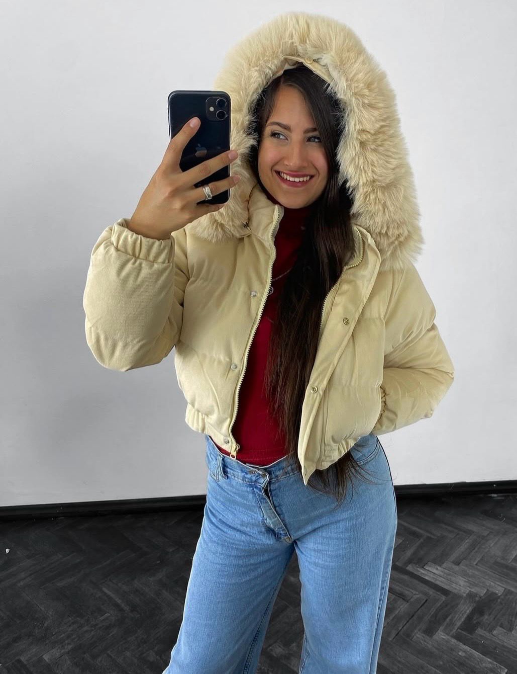 Campera de pana afelpada con peludito en el cuello