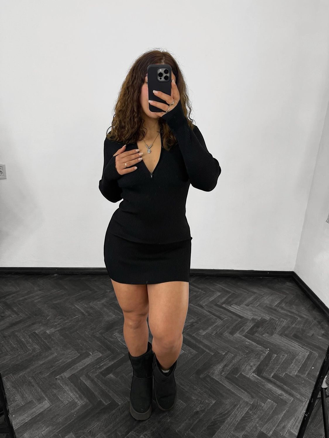 Vestido de dama casual color negro con cierre delante en tela Morley