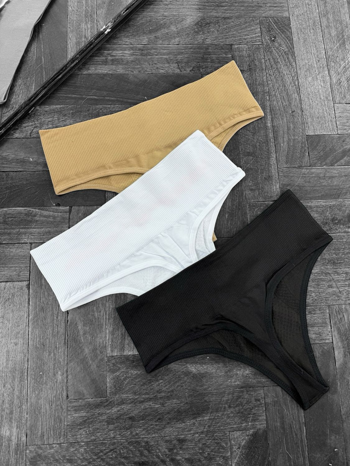 Pack de 3 Colaless elastizada con faja alta (blanca, beige y negra)