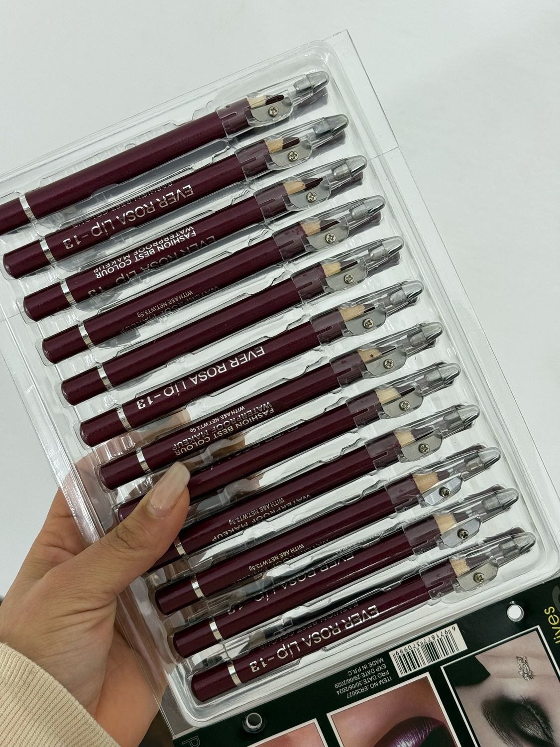 Delineador de labios mas sacapunta